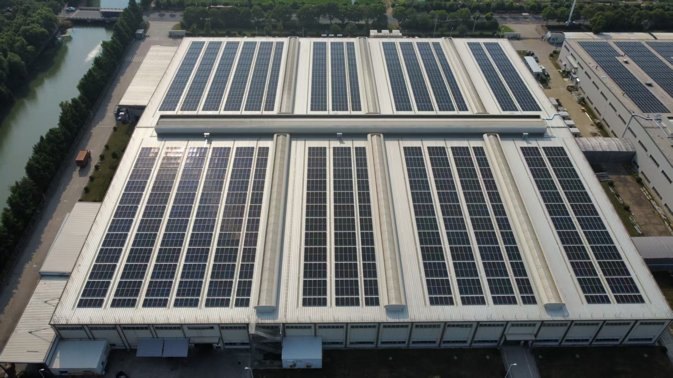 J9集团科技近50MW工商业分布式项目集中完工，赋能多元产业场景